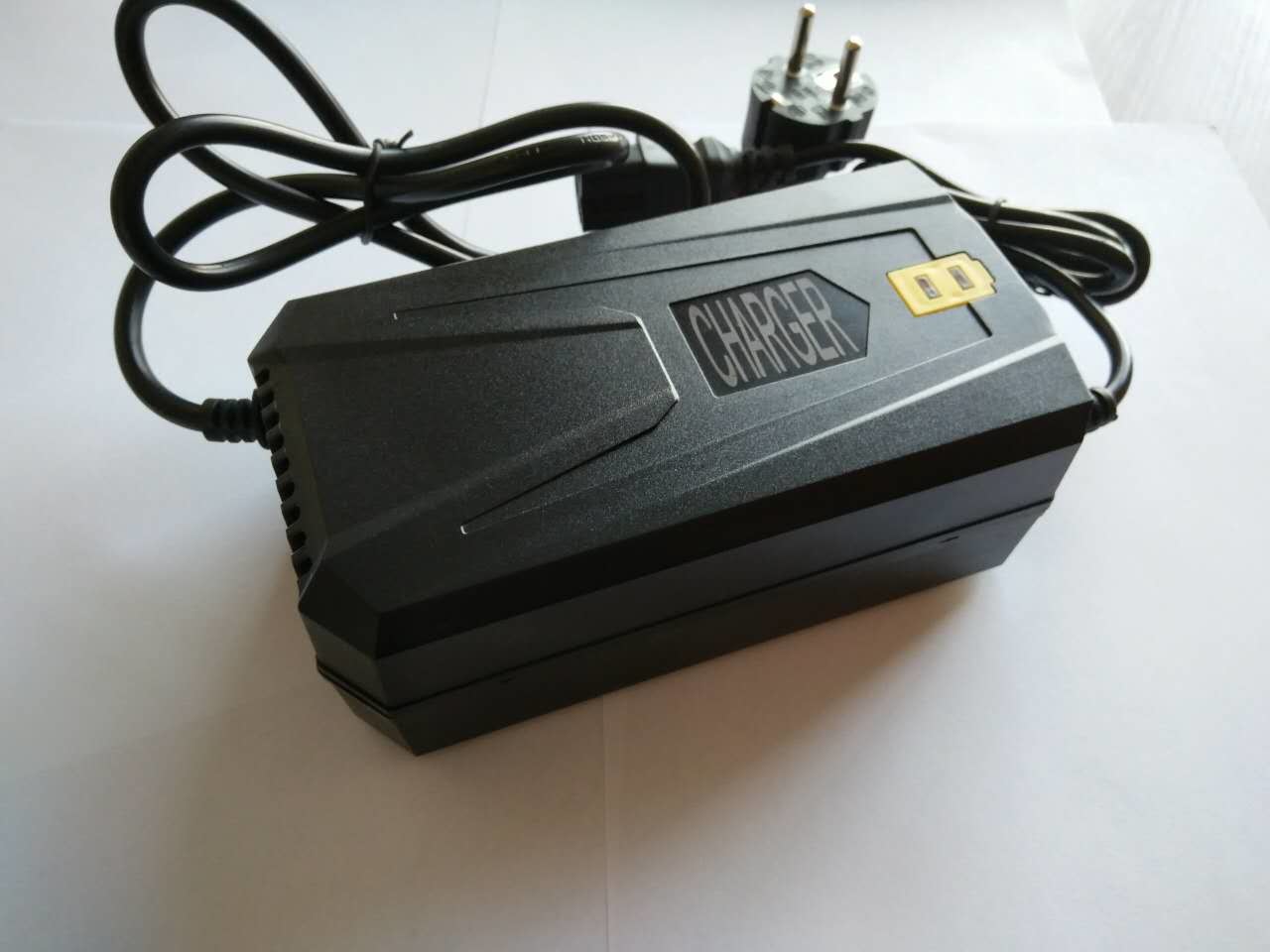 C-Power brand new car charger dc 58.8v 2a 14s li-lion Lithium Battery Charger for 14S 51.8V Li-ion Lipo Battery Power