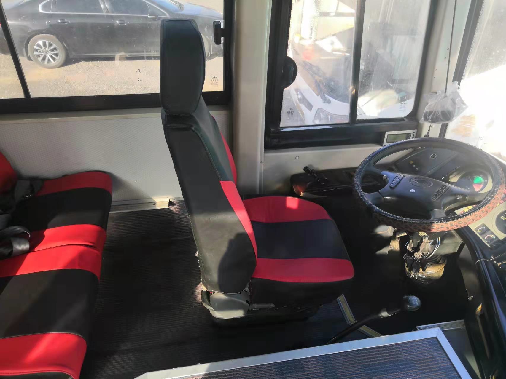 Used Tour Bus Front Engine Yutong 53-65seats Right hand drive Yuchai engine ZK6116D