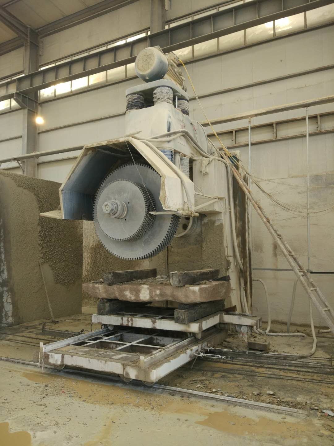 Single Arm Column Block Cutting Machine