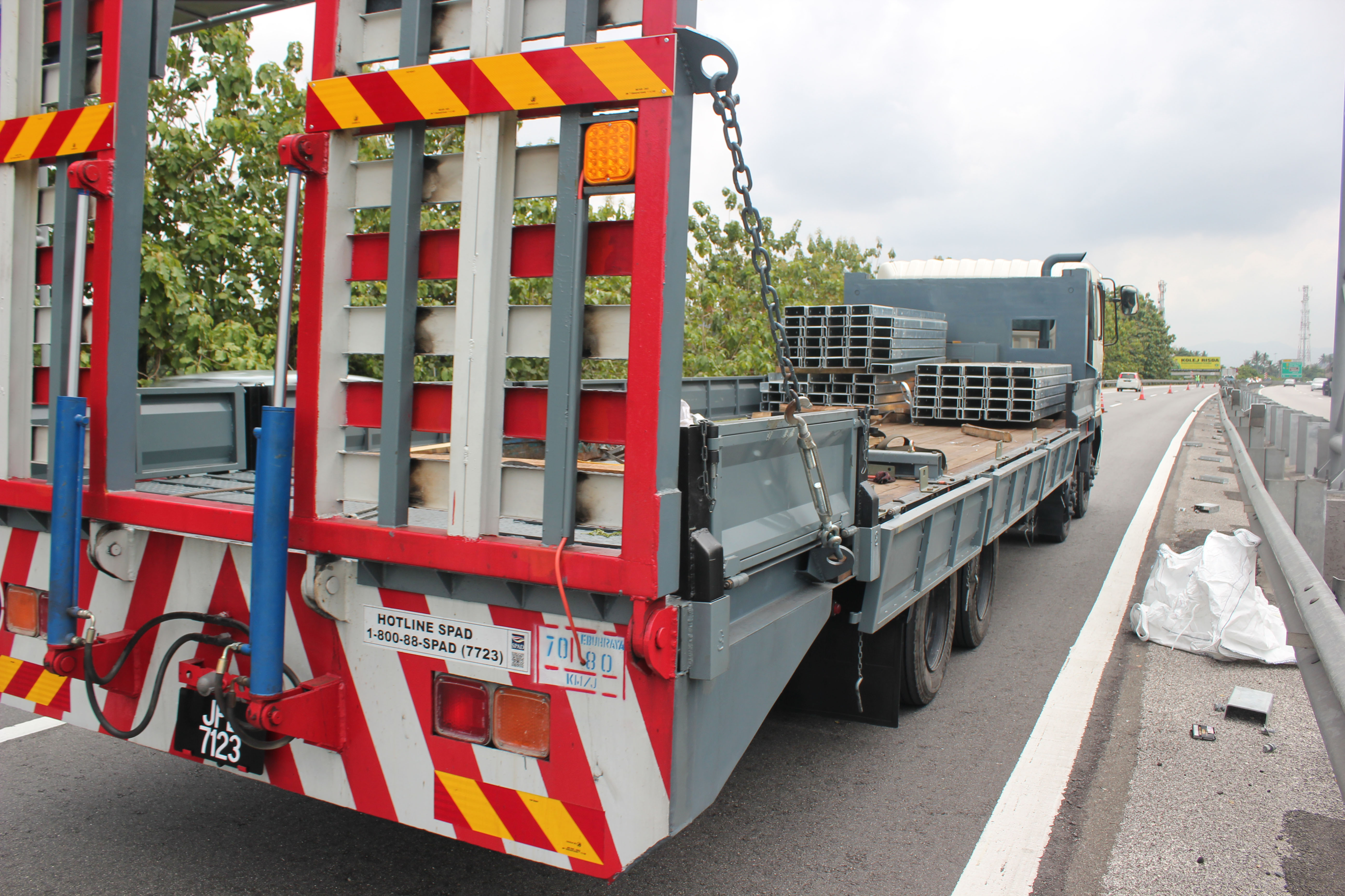 Anti-corrosion Steel Guardrail W Beam 3 To 2 Two To Be Three Guardrail Traffic Barrier