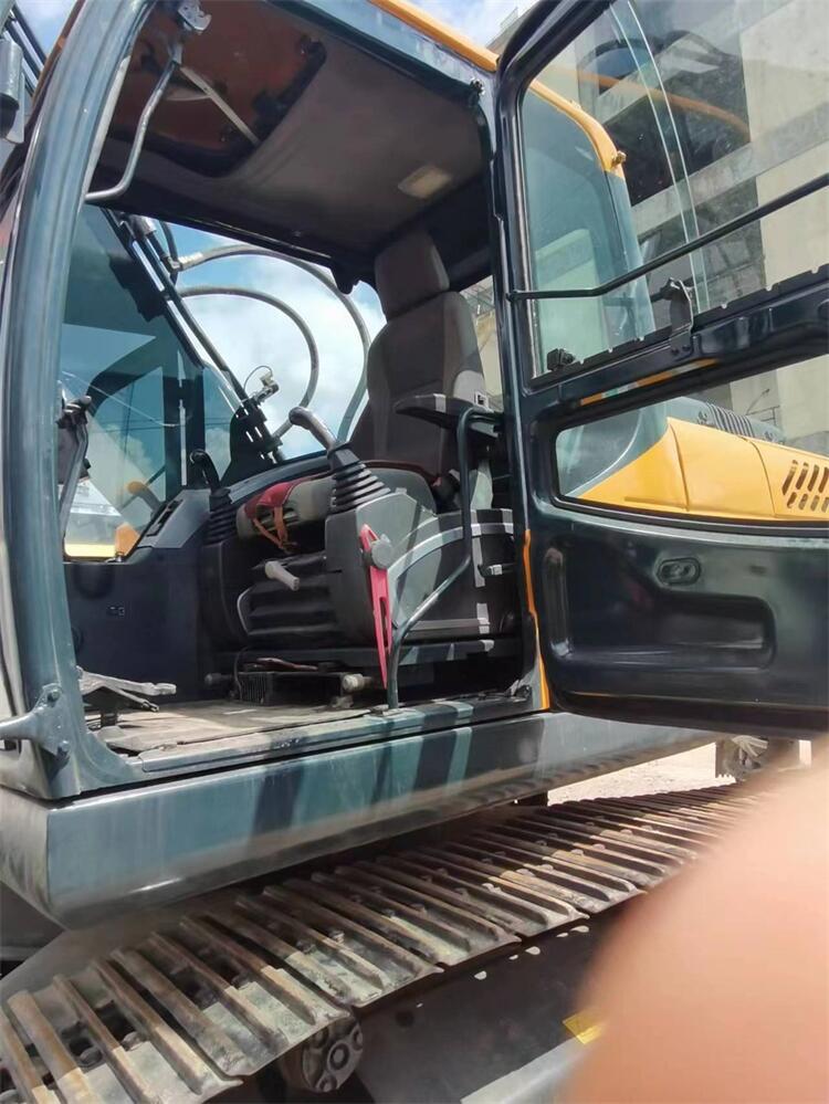 4.2 km/s Rate Speed Used Hyundai 225-9T Crawler Excavator in Shanghai Less Hours Best