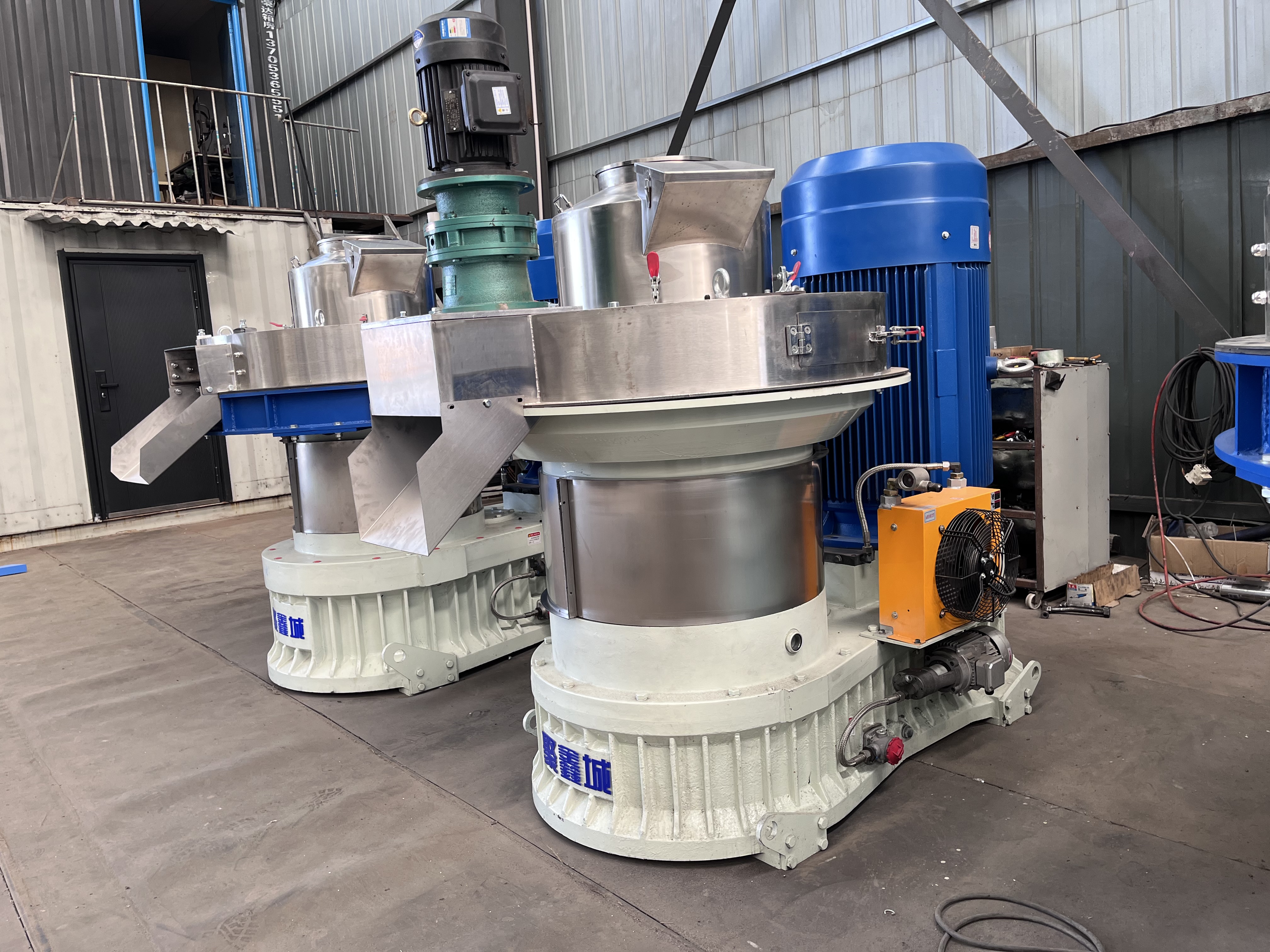 1500-2000KG/H Ring Die Cow Dung Pellet Machine 132kw Biomass Pellet Making Machine