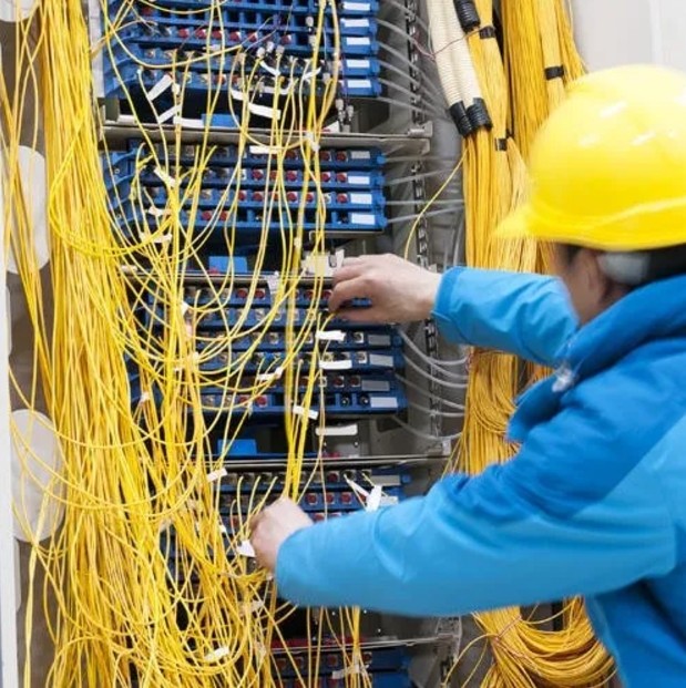 China-Made Indoor Fiber Optic Cable with Flat Wire Material Shape
