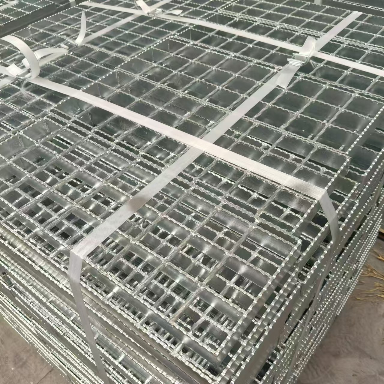 Customized Anti Slip Grating For Specific Load Bearing Needs