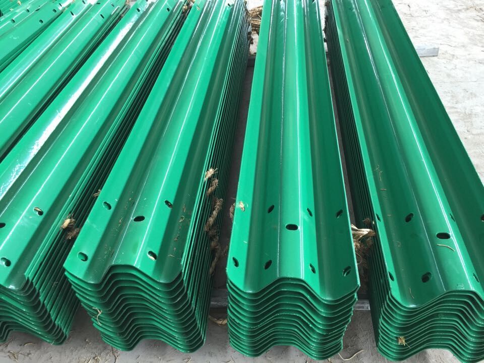 Highway Road Vehicle Barrier Galvanized Powder Coated Thrie Beam W Beam Guardrail