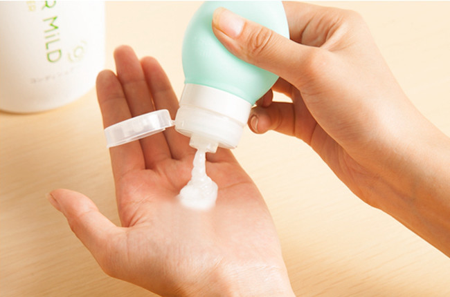 Short Tour Silicone Travel Containers Drop Shape Silicone PP With Plastic Lid