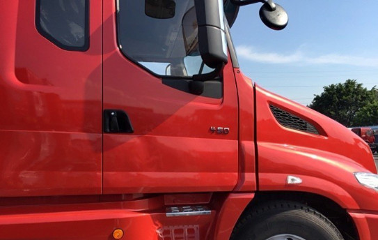 Dong feng T7 American long head truck 520HP Prime Mover Truck save fuel AMT ESP