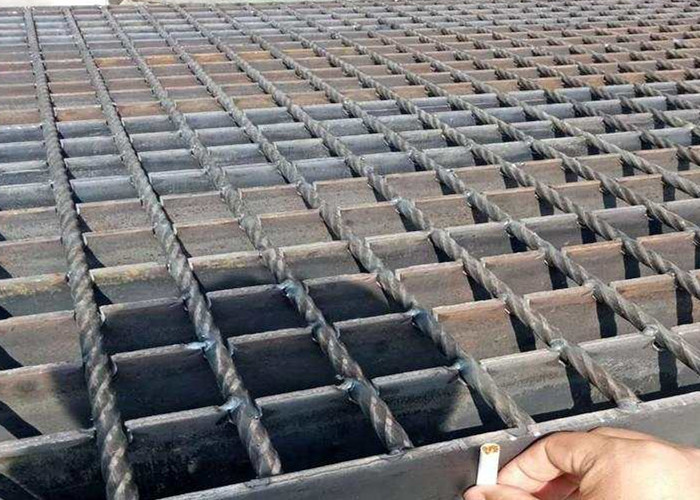 Hot Dipped Galvanized Steel Grating / Heavy Duty Metal Grid Bearing Significant