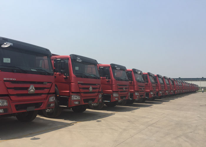 Mineral Transport Automatic Dump Truck Tipper 30-40T 5800 * 2300 * 1500 mm Cargo