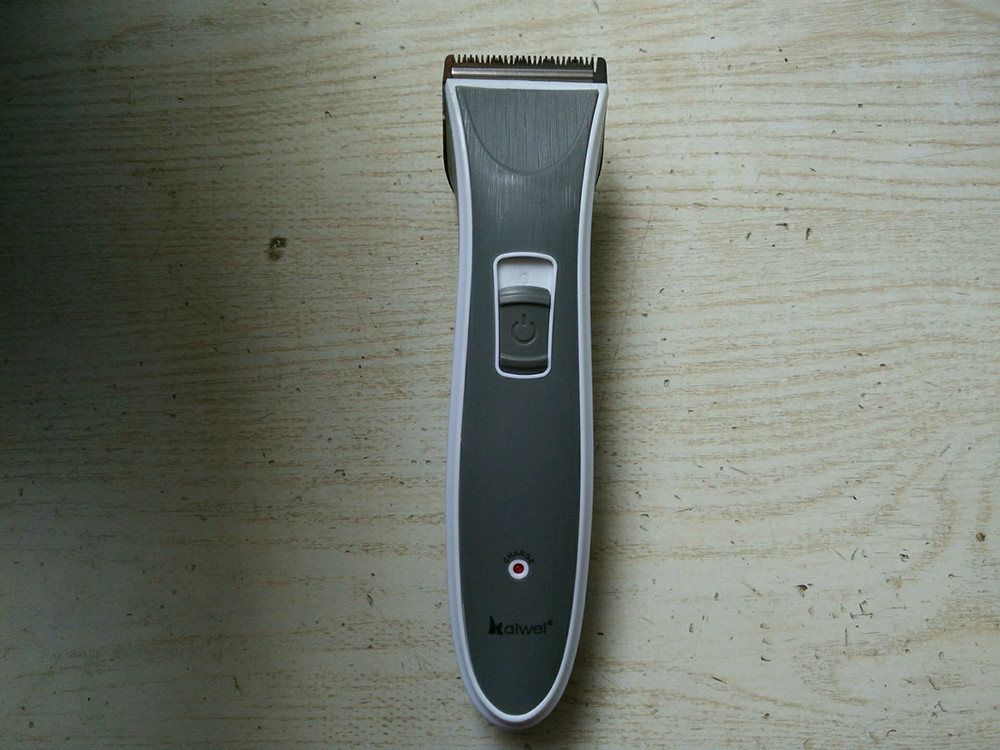 Z-303 Rechargeable Battery Hair Cutter Set with 3 Guide Combs Professional Hair Trimmer