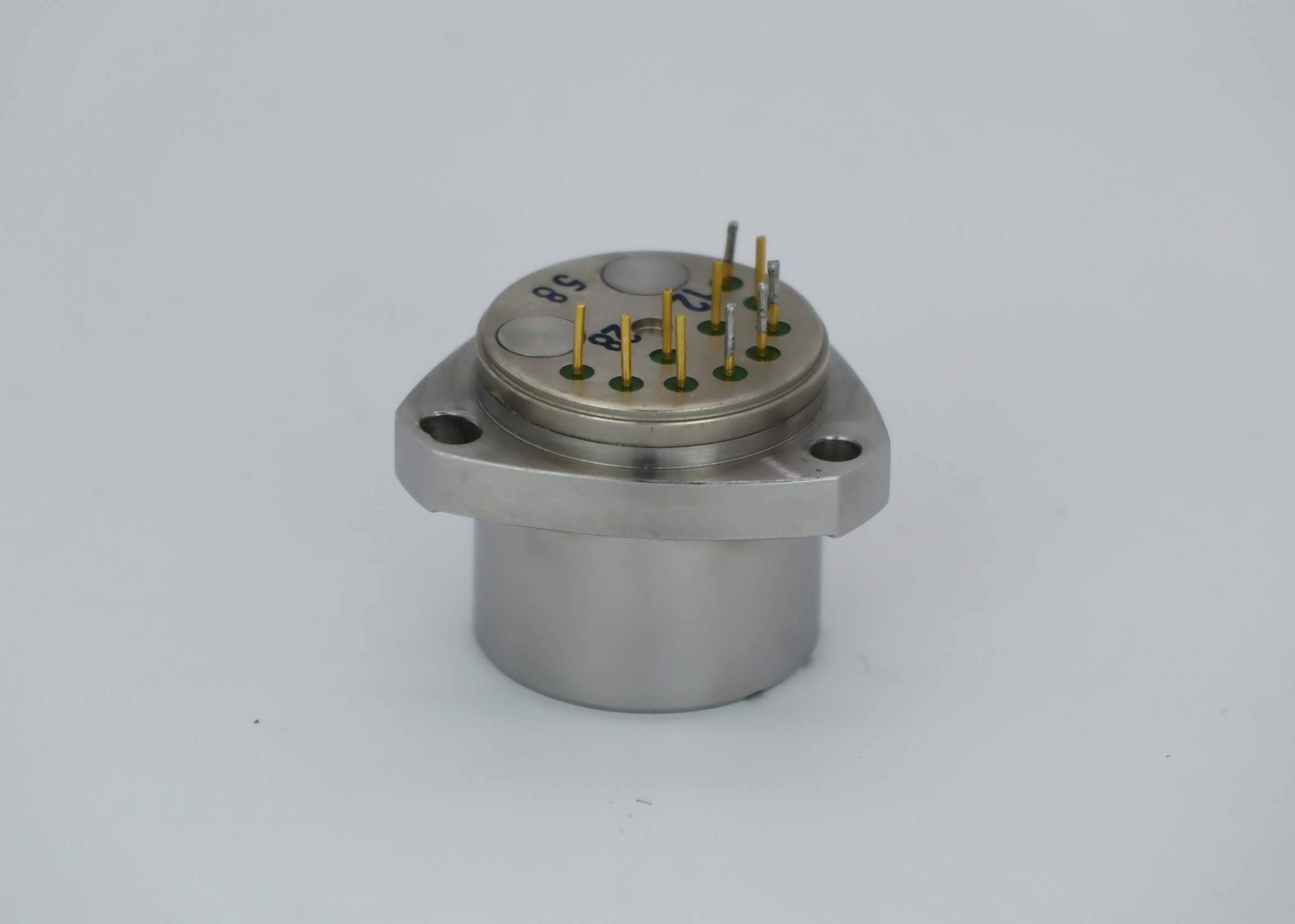 Shock Resistance Accelerometer With Fine Resolution And Wide Operating