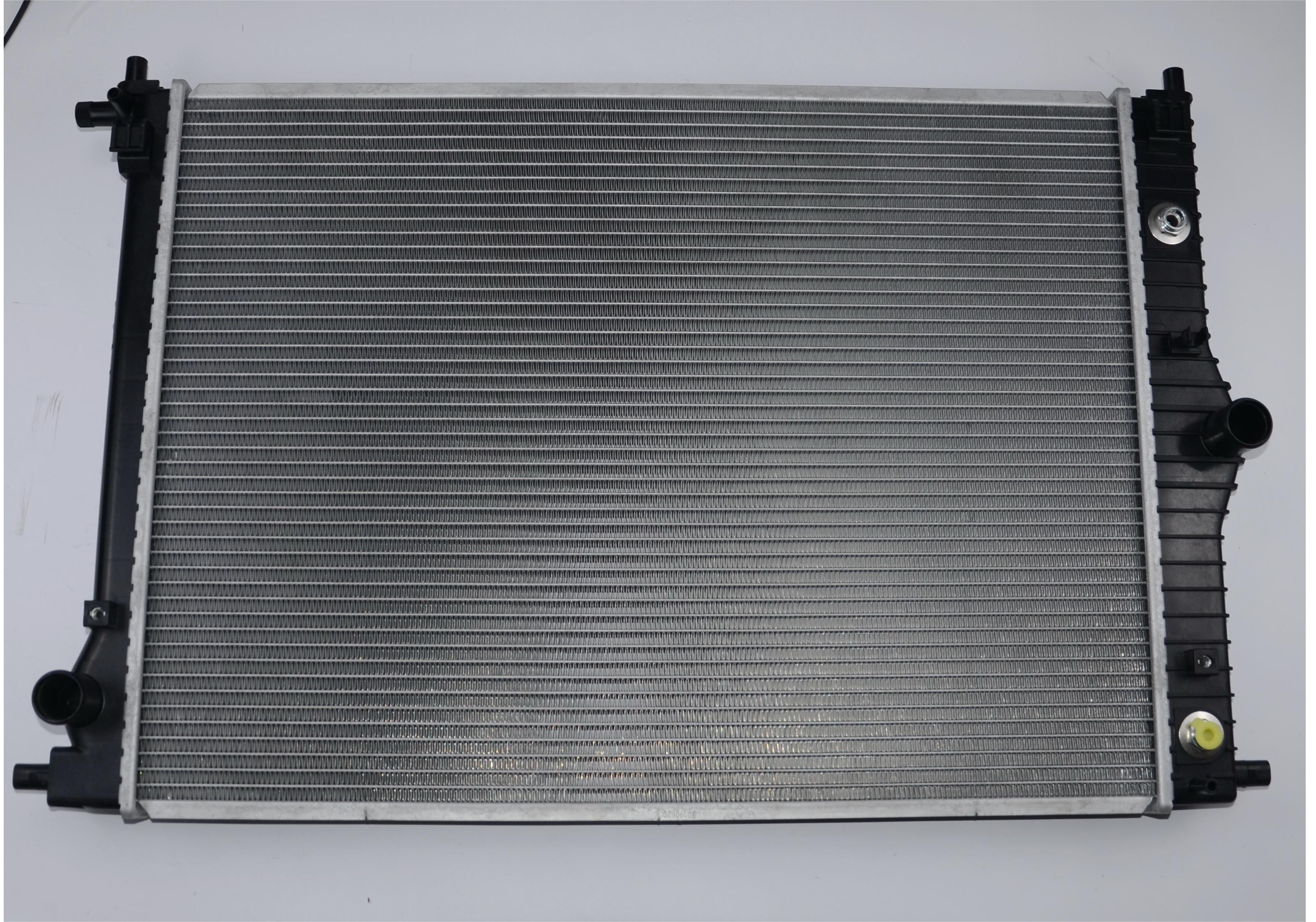 Replace/Repair Purpose Aluminum Radiator Water Tank for Buick GL8s Automatic 9040272