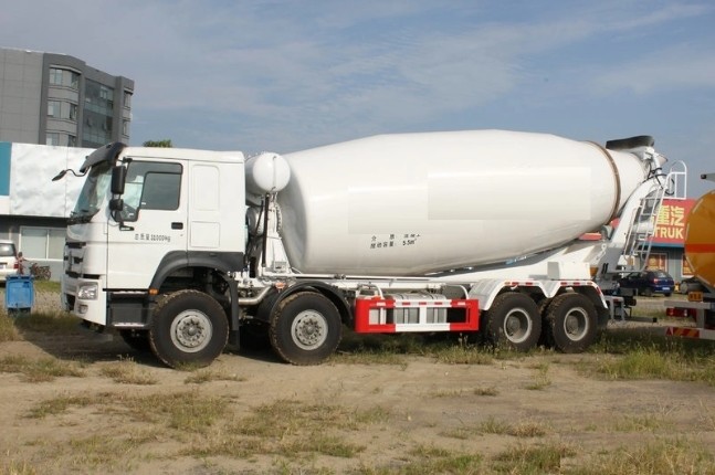 Cheap price HOWO 6X4 8X4 Concrete Mixer Truck on Sale