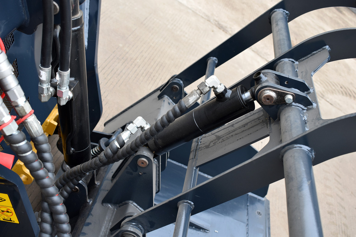 Small Wheel Front Articulated Compact Loader Machine