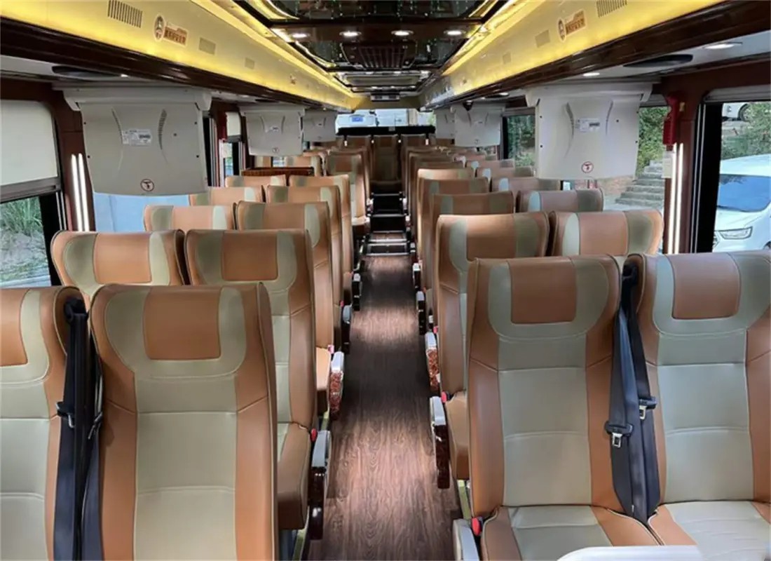 Long Distance Buses Double Doors 46 Seats 11 Meters Luxury Interior Decoration Used Young Tong Bus ZK6119