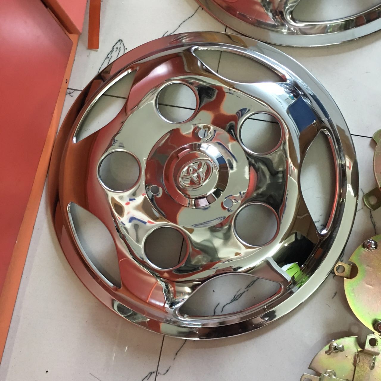 Stainless Steel Bus Wheel Covers Polishing Surface Treatment Corrosion Resistance