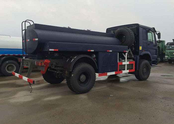 4X4 Off Road Oil Tank Trucks / Edible Oil Transport Truck Hydraulically Clutch