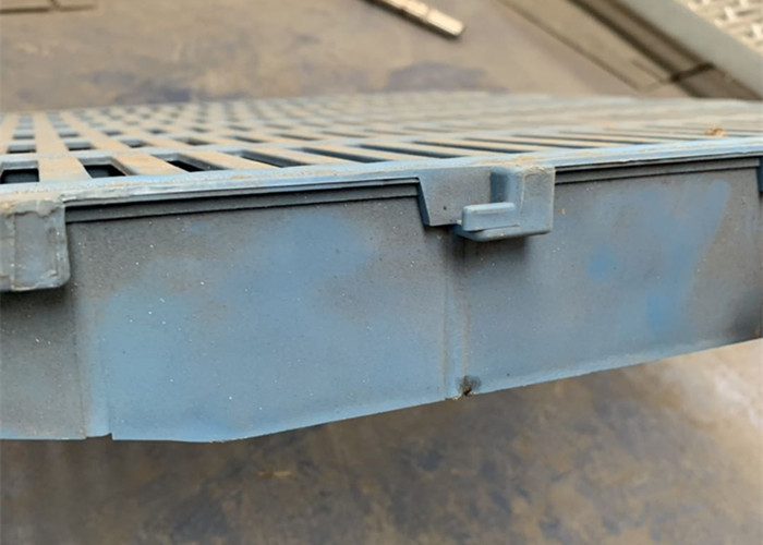 Solid / Seam Plastic Pig Slats , Poultry Plastic Flooring Size 400*600 Or 600*600 Mm