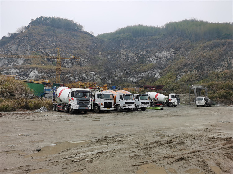 Automatic Hydraulic Used White Mixer Truck Good Condition