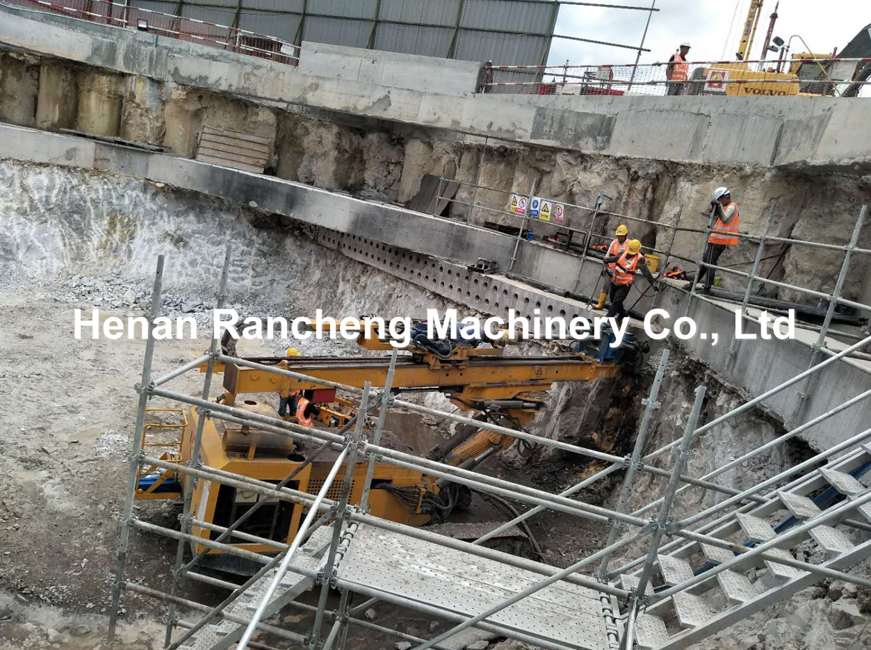 Hydraulic Crawler Engineering Drilling Rig 200m Borehole Depth 125KW Engine Power