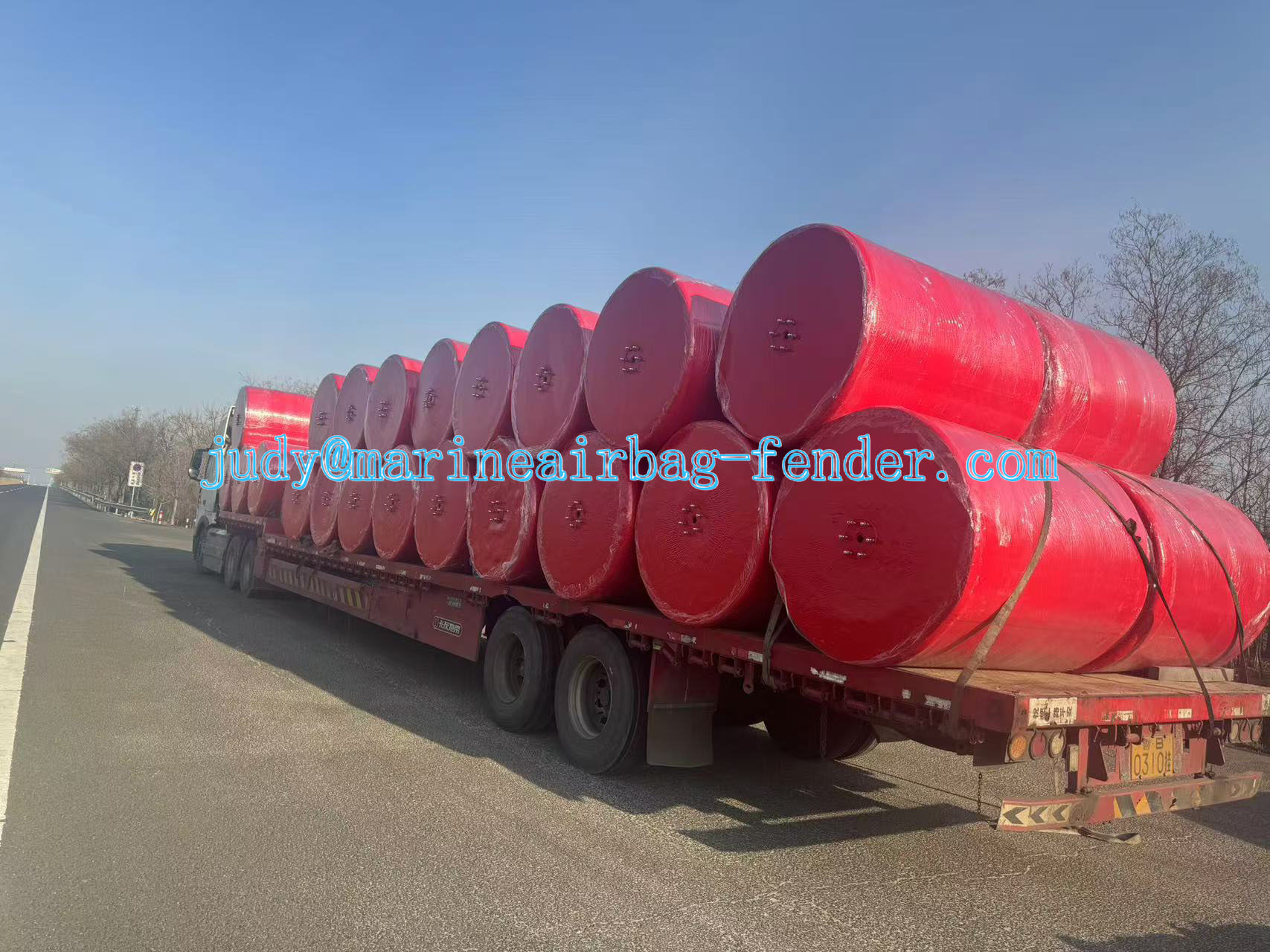 EVA Foam Filled Fender Polyurea Skin Fender Excellent Weather Resistance For Floating Platforms