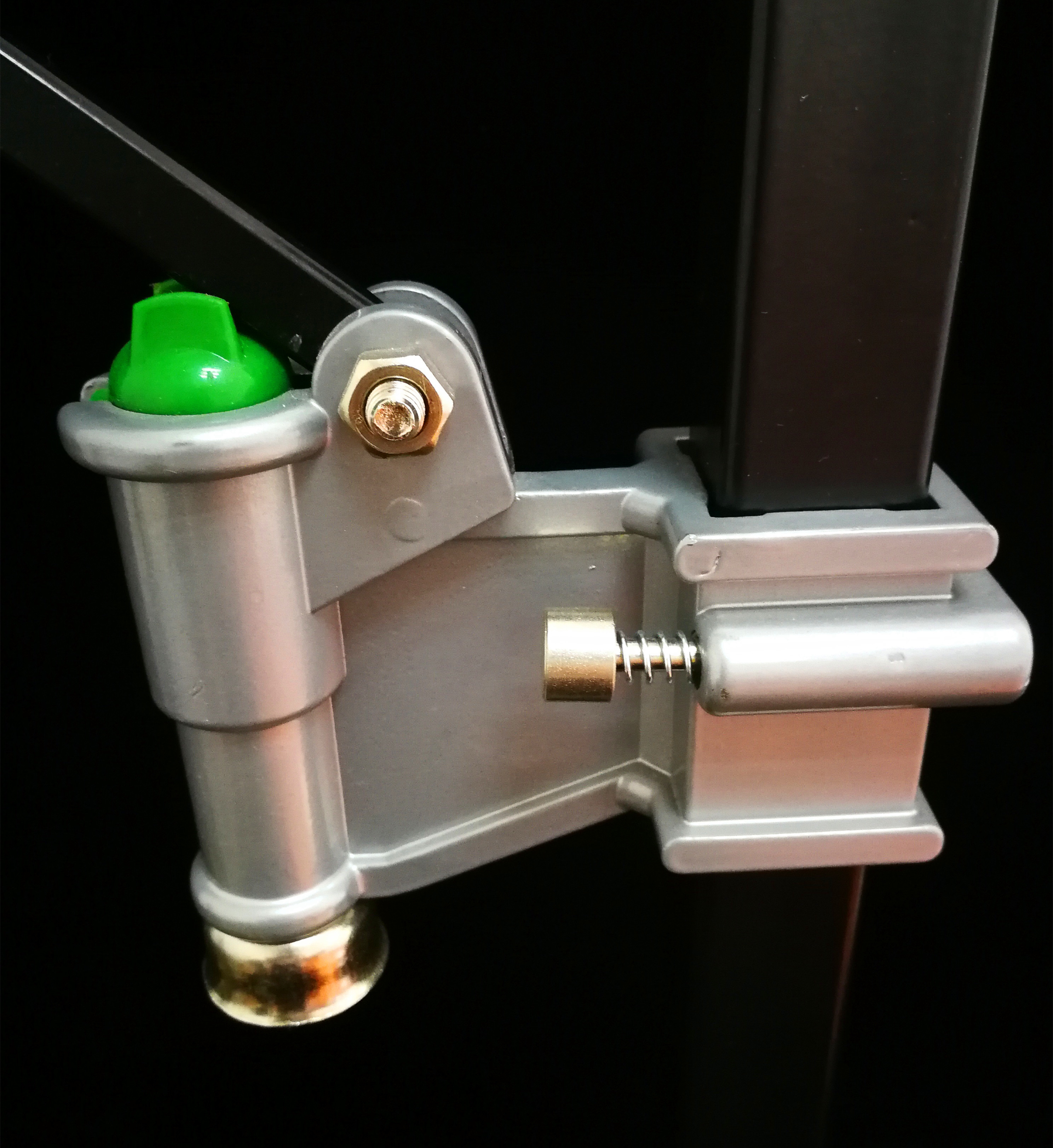 21 * 18 * 50cm Manual Bottle Capping Machine , Simple Bench Bottle Capper