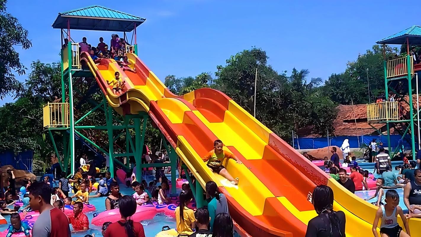 OEM Outdoor Water Game Park Fiberglass Tube Water Slide for Kids