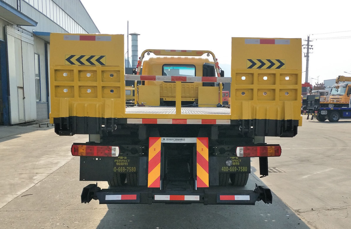 7 Ton Wrecker Truck Foton Cummins Engine 210hp Flat Bed 4*2 Drive Mode 10.5 Meters Long