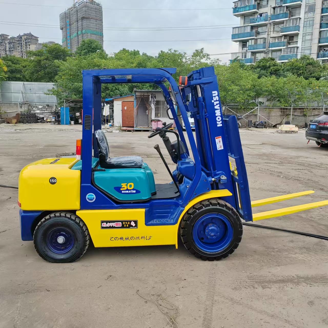 Komatsu FD30 Used Forklift Two Stage Material Handling Equipment 3 Ton