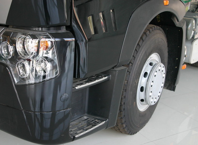 10 Tire Prime Mover Truck of SINOTRUK HOWO A7 brand with 6X2 420hp double sleepers and air conditioner