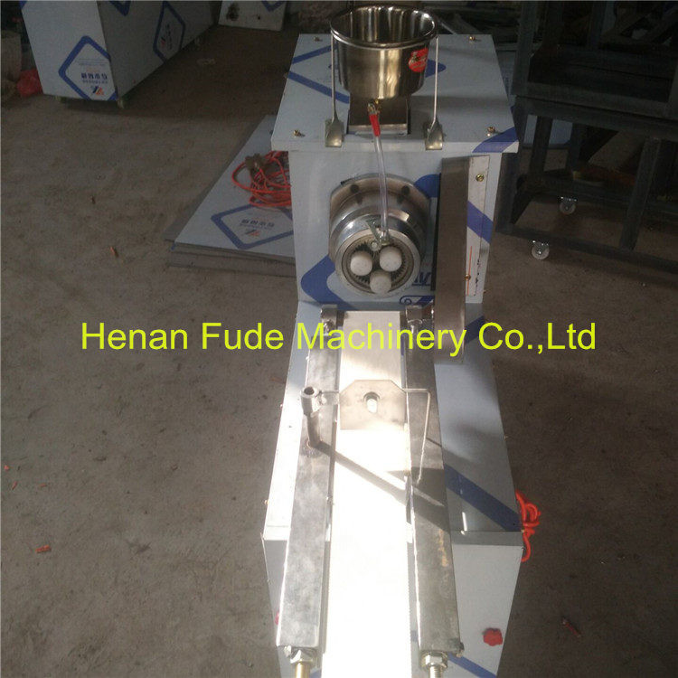 Automatic pouring oil twist making machine,fried dough twist making machine,Chinese doughnut making machine