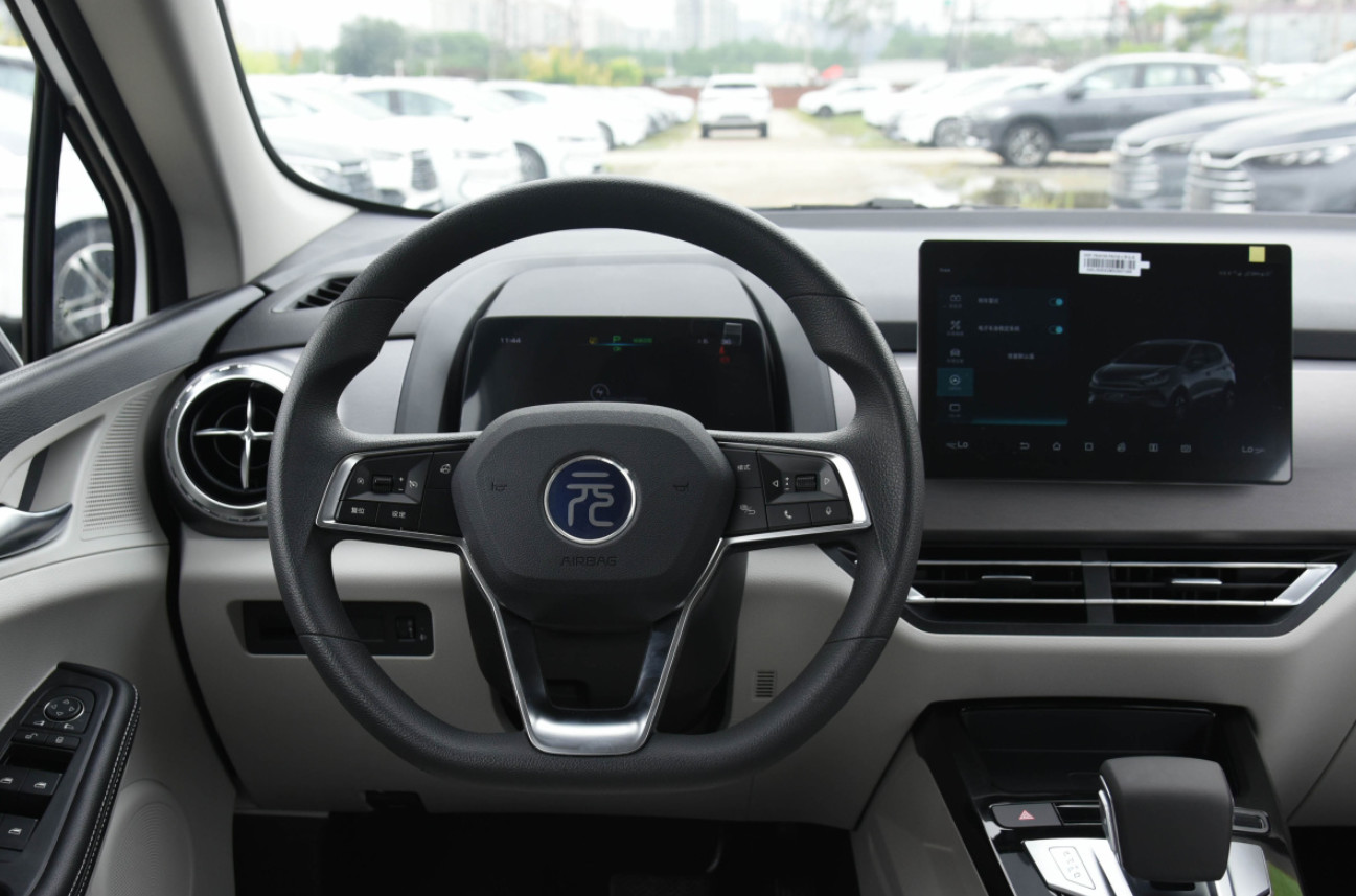Byd Yuan Pro 2021 Model 301KM Comfort Small SUV 5 Door 5 Seats Electric