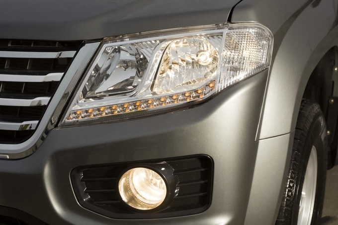 Dongfeng Rugged Design Utility Pickup Truck Fuel-Efficient Diesel Commercial Double Cab Gray