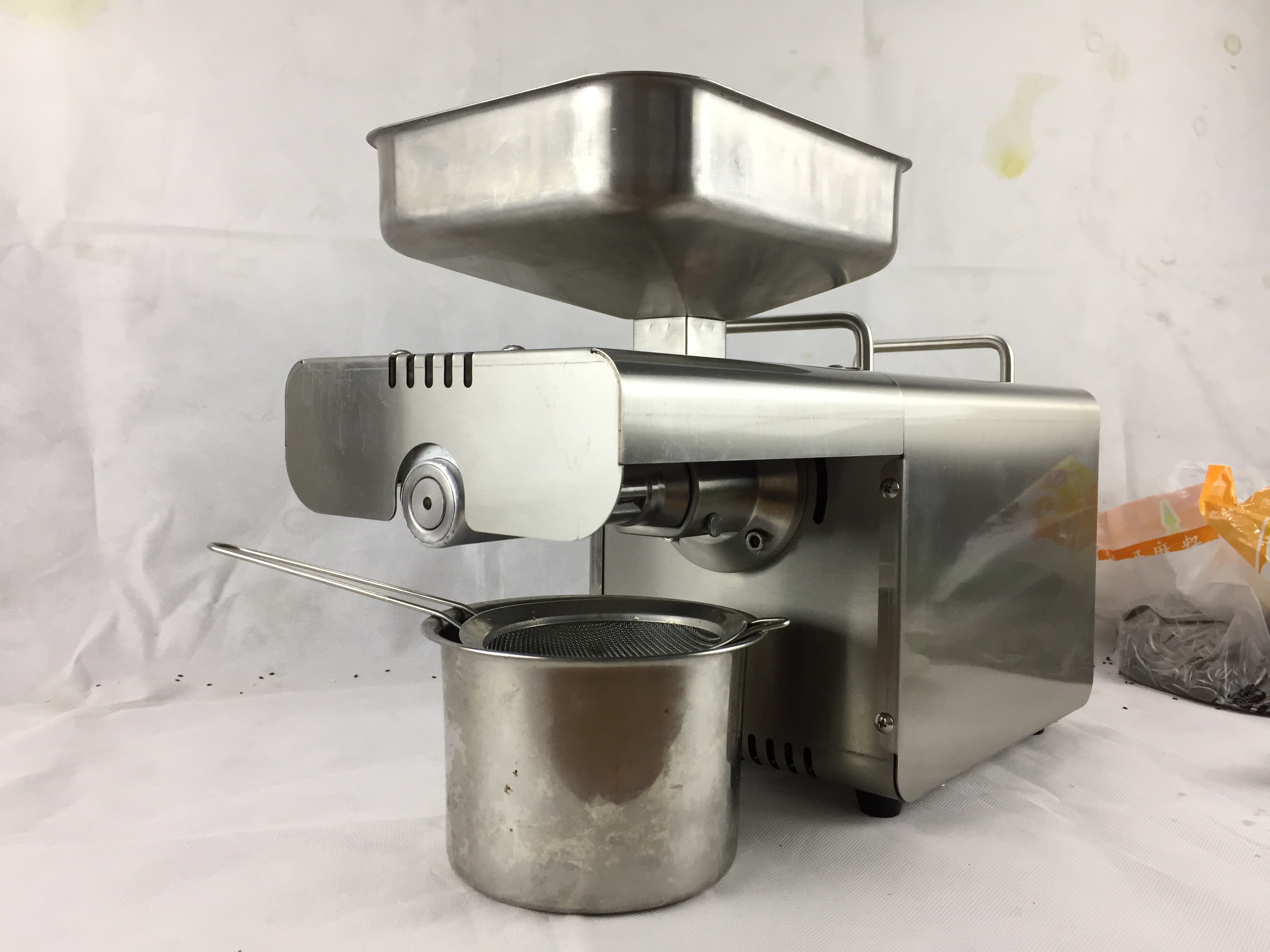 Peanut Home Oil Press Machine Stainless Steel Material Fashionable Appearance