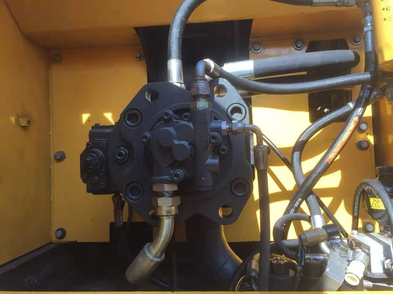 Low Emission Engine 24T EC240B Second Hand Volvo Excavators