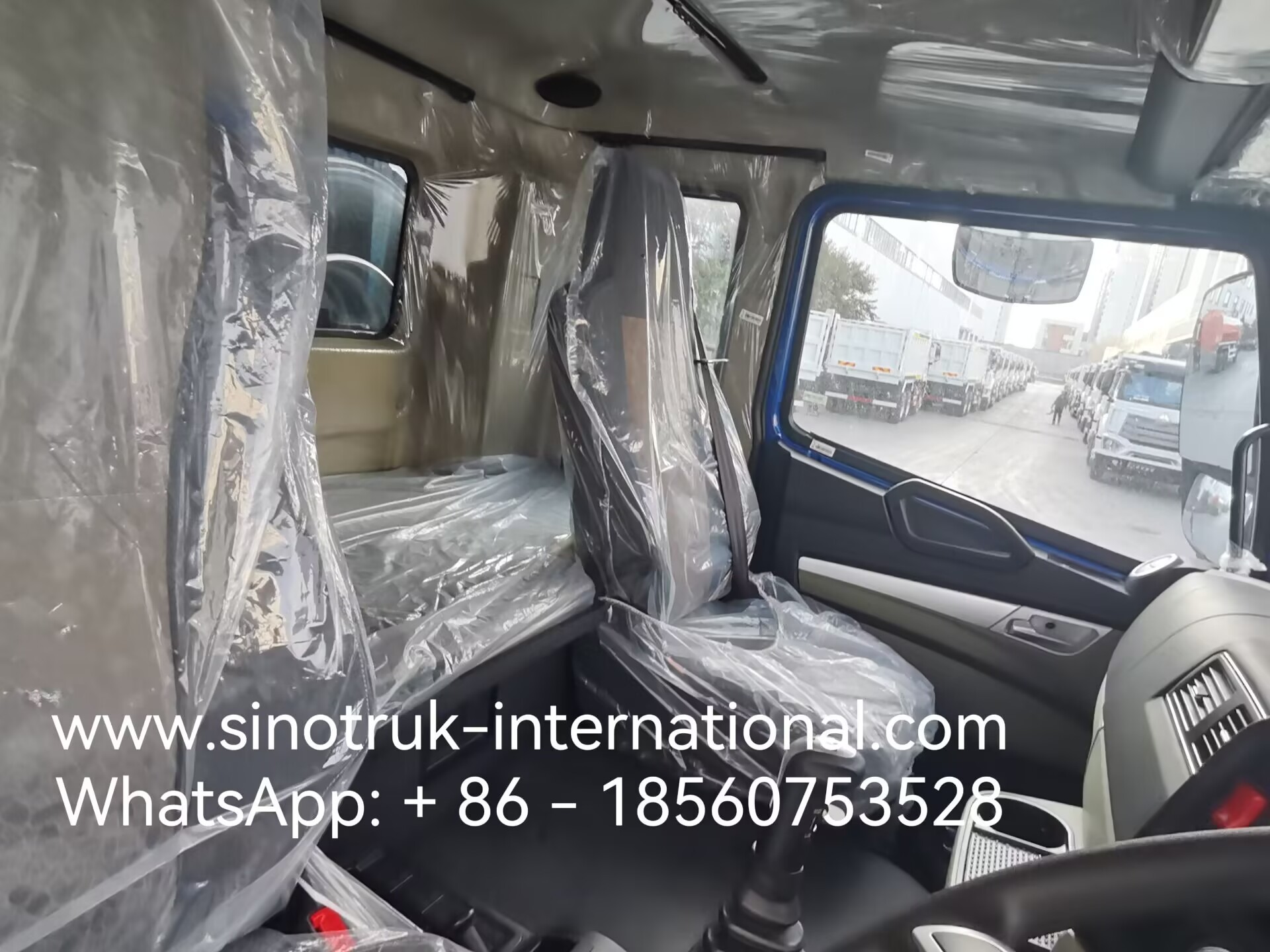SINOTRUK HOHAN NEW HOWO 30 - 40 Tons RHD 10 Wheels Tarpaulin For Construction Blue High Efficiency Lifting And Unloading