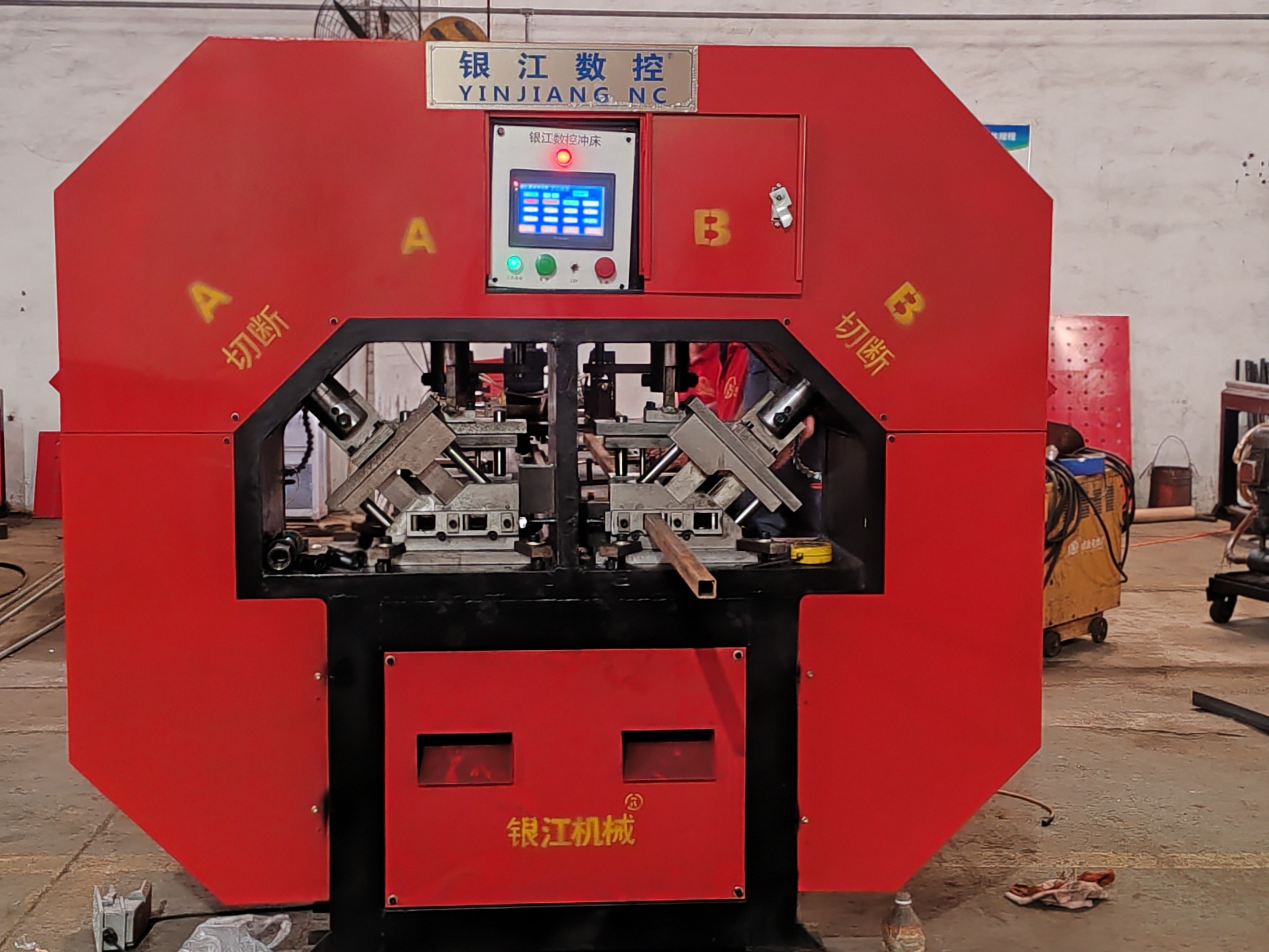 Precision 6m Blue Electric Steel Guardrail Processing Equipment For 5mm Punching And Cutting Machine
