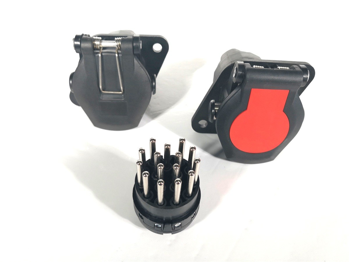 Industrial Trailer Plug Adapter Round RV Blade Type Weatherproof Receptacle Cover