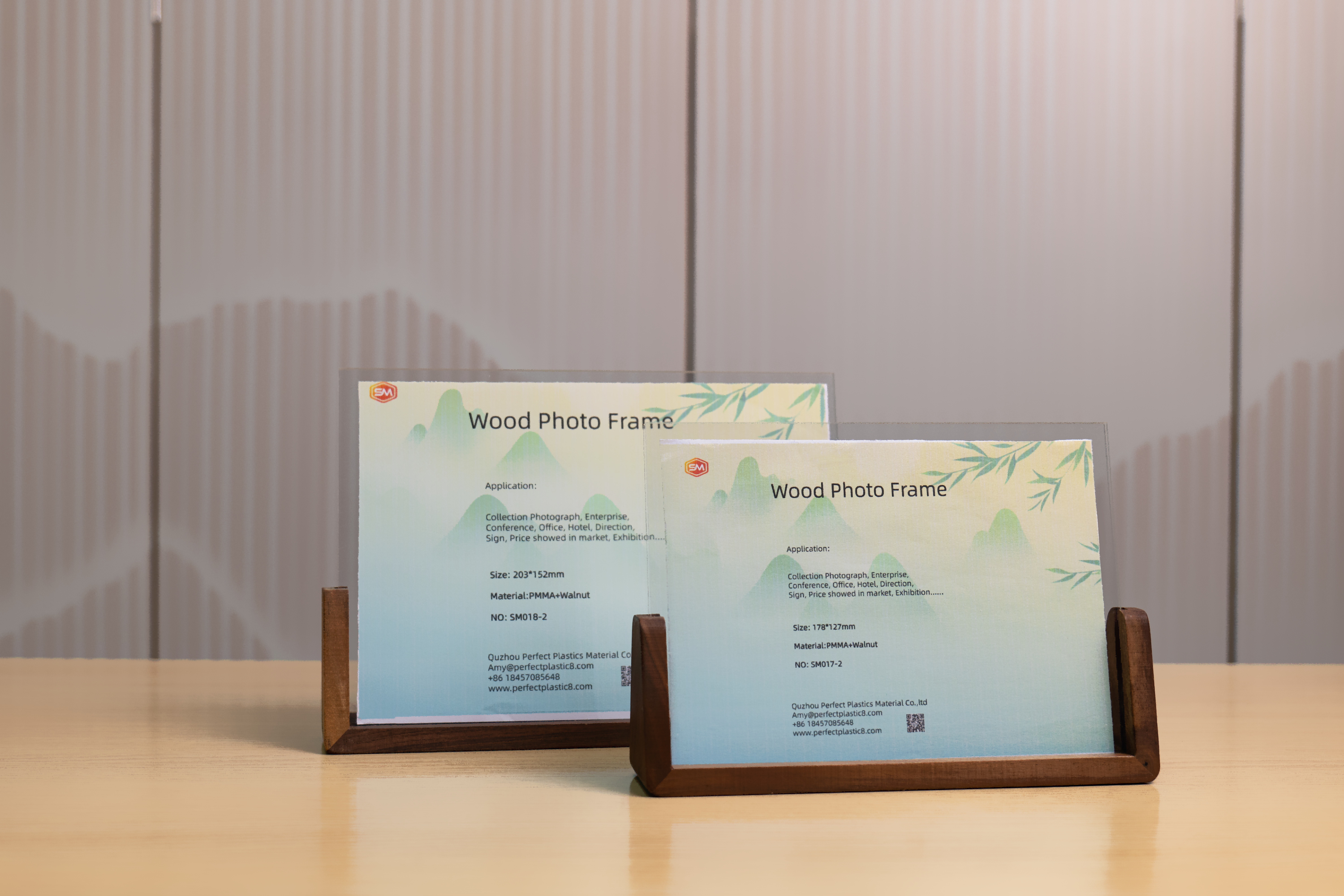 Solid Color Beech Photo Frame Desk U Shaped A5 Acrylic Photo Frame with Wood Base