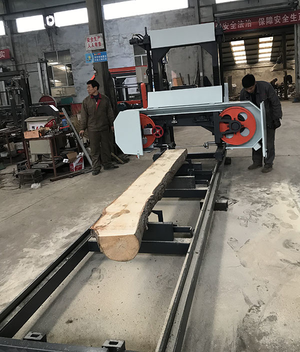 Mobile diesel horizontal wood cutting bandsaw sawmill machine portable sawmill for sale