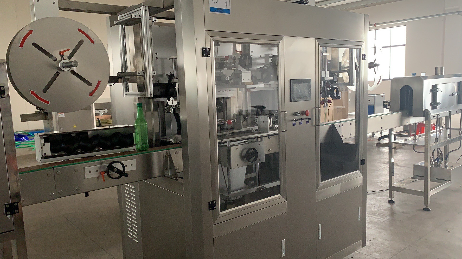Automatic Water Bottle Shrink Sleeve Labeling Machine Double Heads 12000BPH