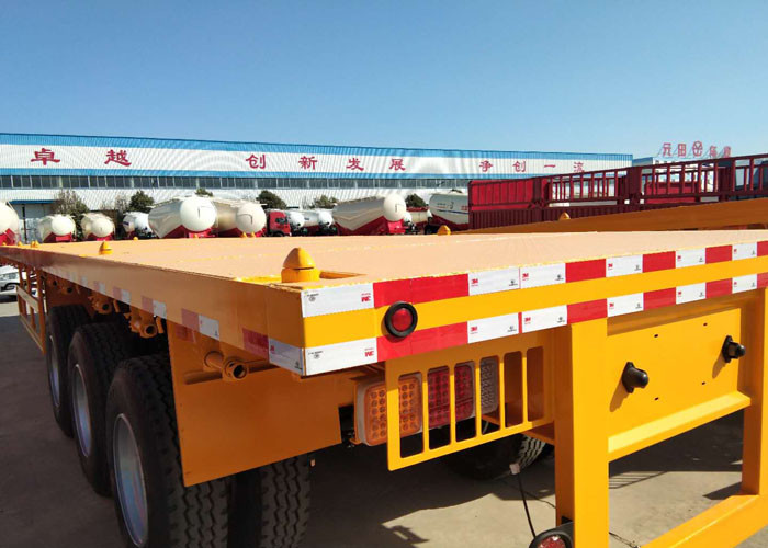 Container Carrying Flat Bed Semi Trailer Truck With 3 Axles 30-60 Tons 13m