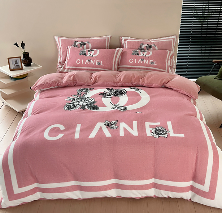 Ice Silk Bedding Set Luxury Bed Cover Sheet for Eco-friendly and Durable Sleep
