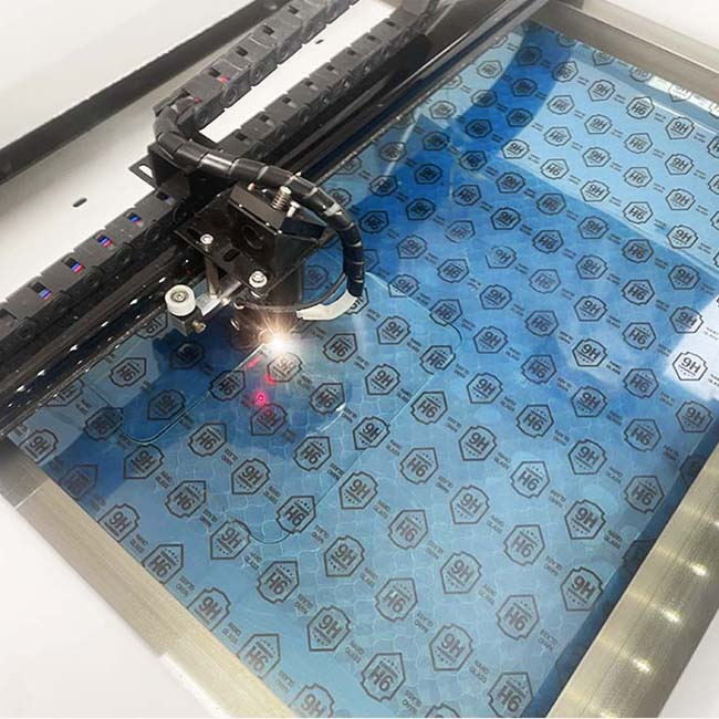 Daqin Mobile Tempered Glass Screen Protector Laser Cutting Machine For Phone Accessory Distributor Solution