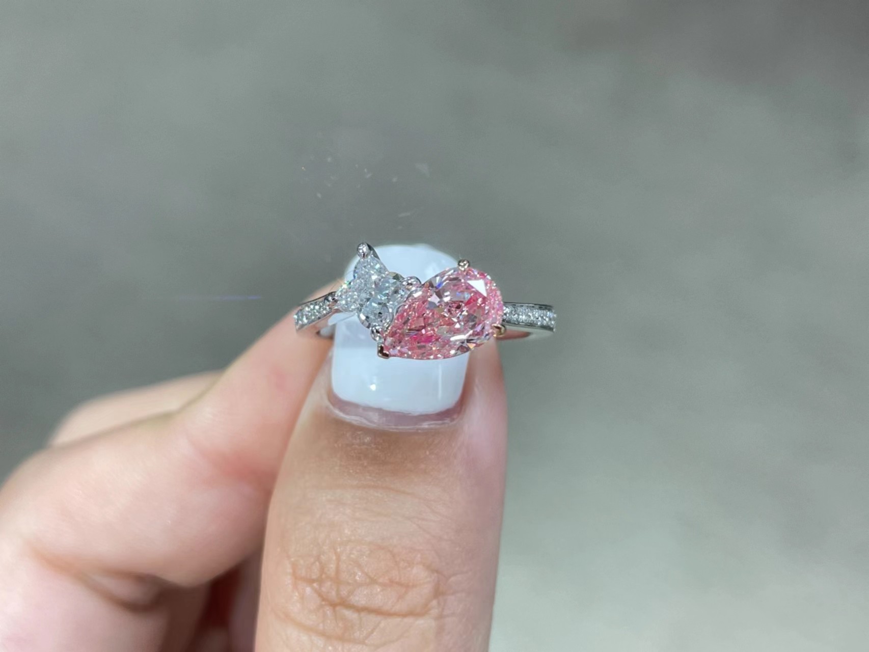 Pink & White Pear 1.5ct Lab Grown Man Made Synthetic Diamonds Set With 18K White Gold Fashionable Ring