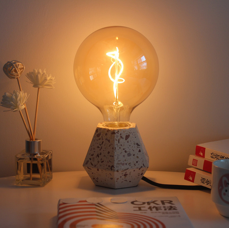 4Watt Amber Spiral LED Filament Bulbs G125 Globe Bulb 200lm