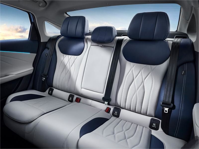 Gasoline Chery Arrizo 8 Vehicle Automobile Two Wheel Drive Advanced Sedan