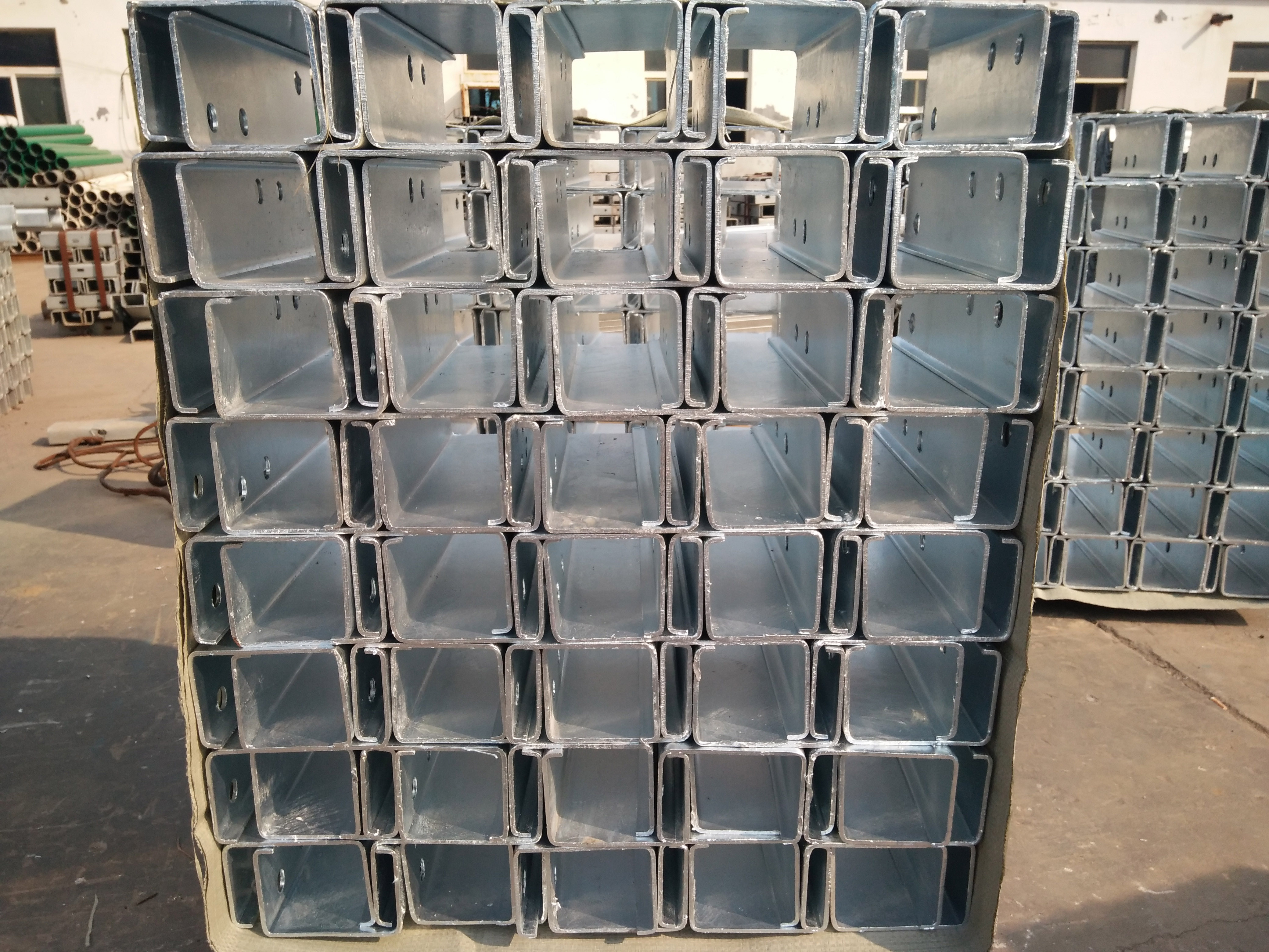 Galvanized Powder Coated Q235 Q345 Traffic Crash Barrier Highway Guardrail for Roads
