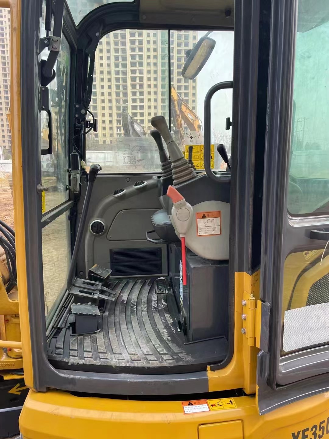 Export of second-hand XCMG XE35U small excavator and mini excavator