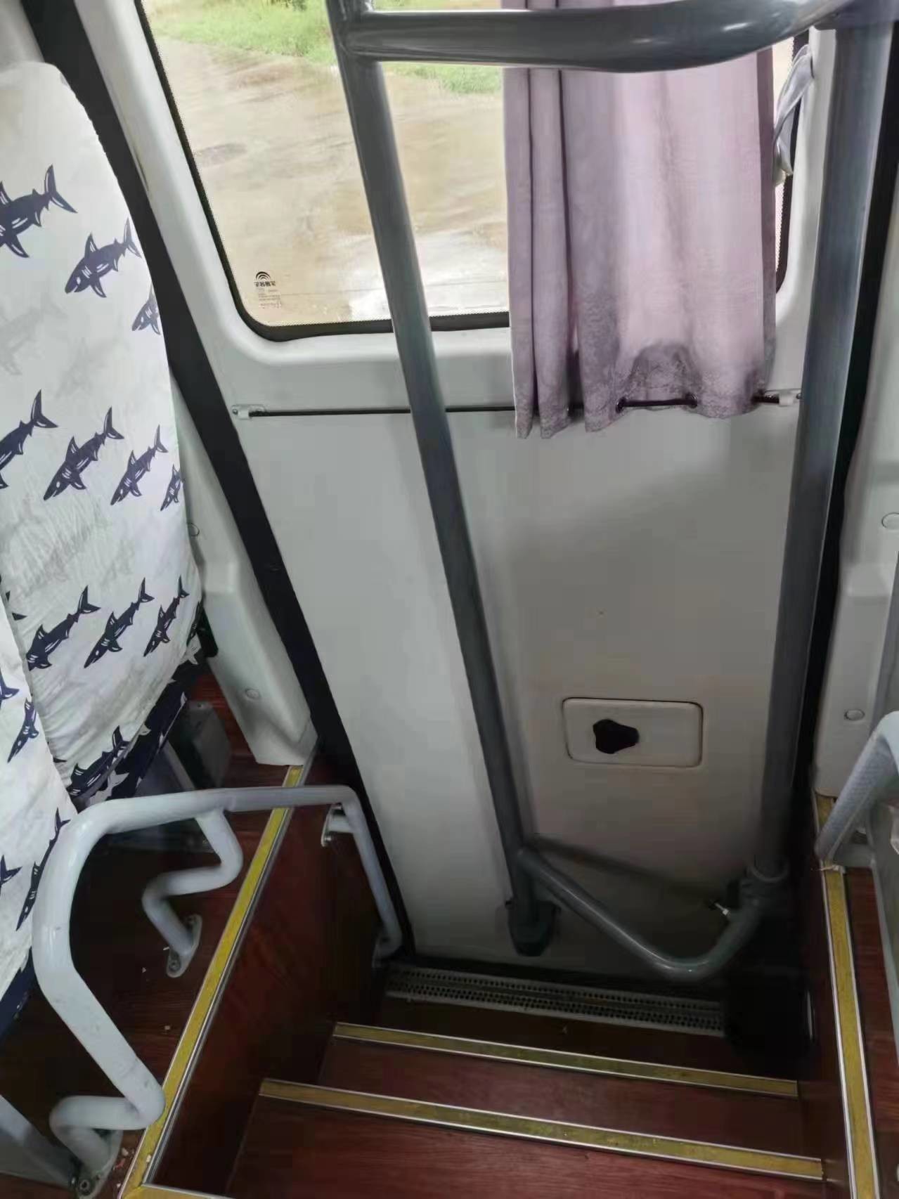 RHD/LHD Used Coach Yutong 60seats 2+3layout Two Doors Rear Yuchai Engine